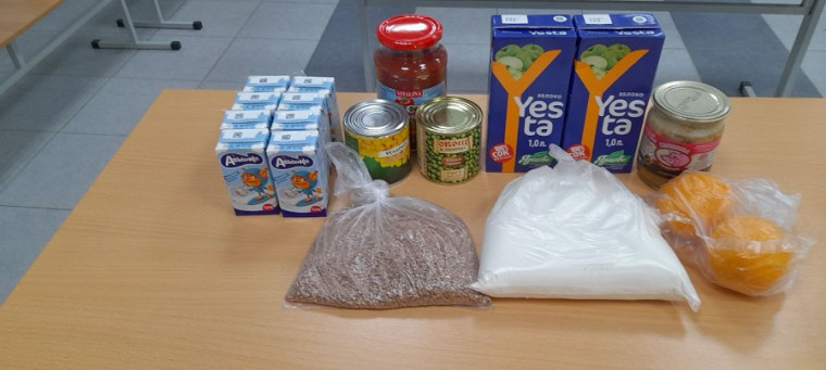 Продуктовые наборы школьникам.